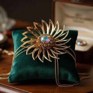 Vintage Sarah Coventry Canada Gold Tone Aurora Borealis Flower Brooch